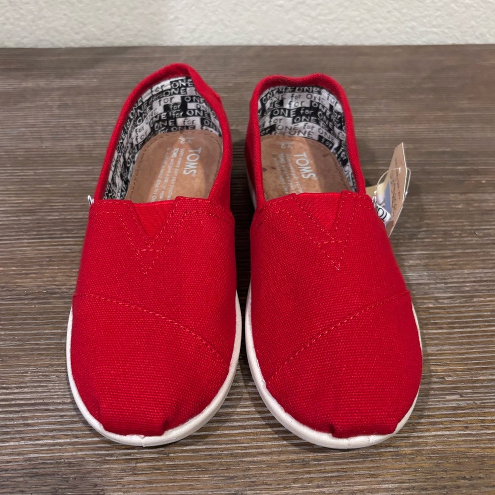 TOMS Classic Black Canvas youth size 2